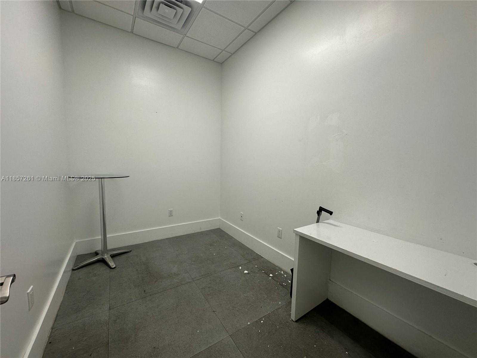 Small Image of 2040 WASHINGTON ST, Hollywood Number 9