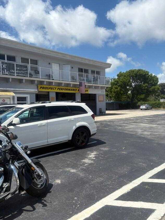 Small Image of 250 NORTH EAST 44TH ST, Oakland Park Number 10