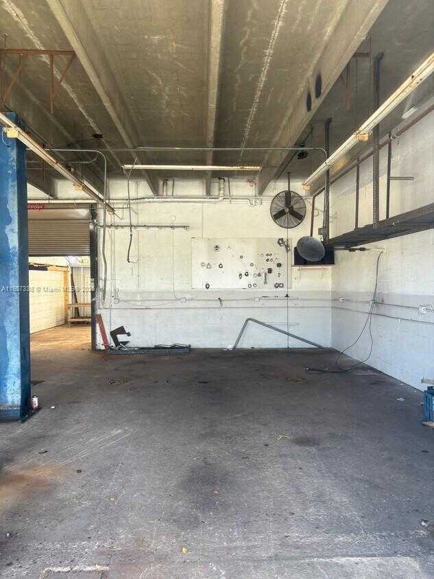 Small Image of 250 NORTH EAST 44TH ST, Oakland Park Number 11