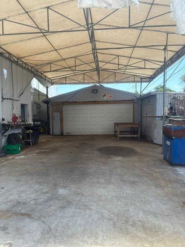 Small Image of 250 NORTH EAST 44TH ST, Oakland Park Number 14