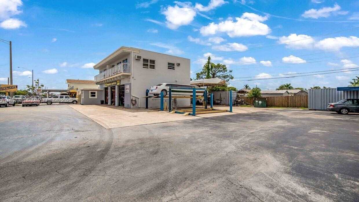 Small Image of 250 NORTH EAST 44TH ST, Oakland Park Number 2