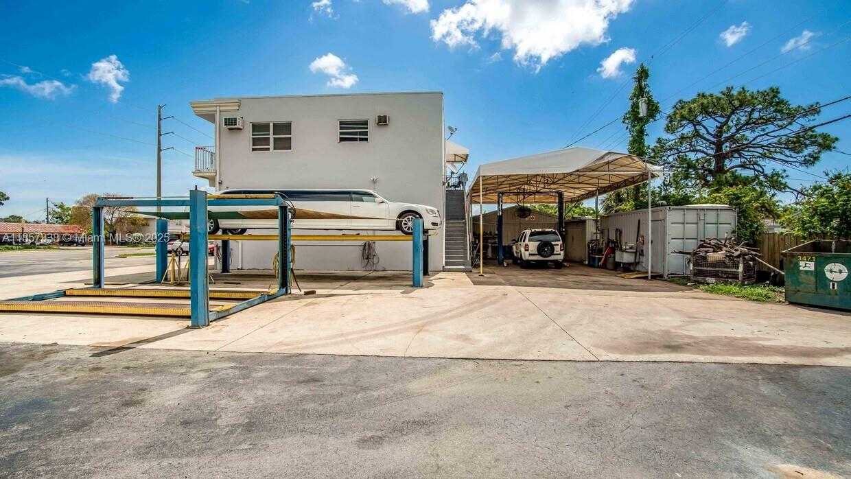 Small Image of 250 NORTH EAST 44TH ST, Oakland Park Number 3