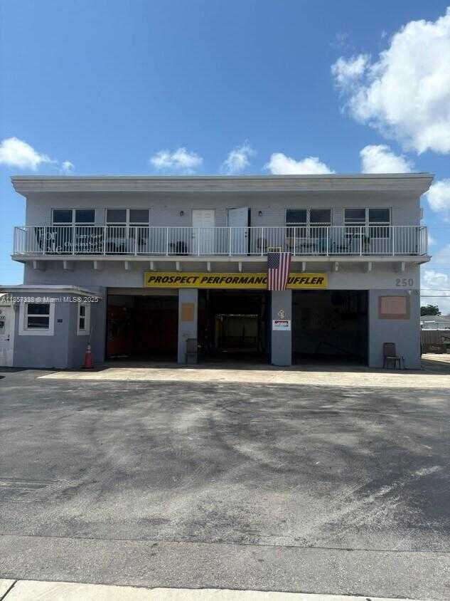 Small Image of 250 NORTH EAST 44TH ST, Oakland Park Number 8