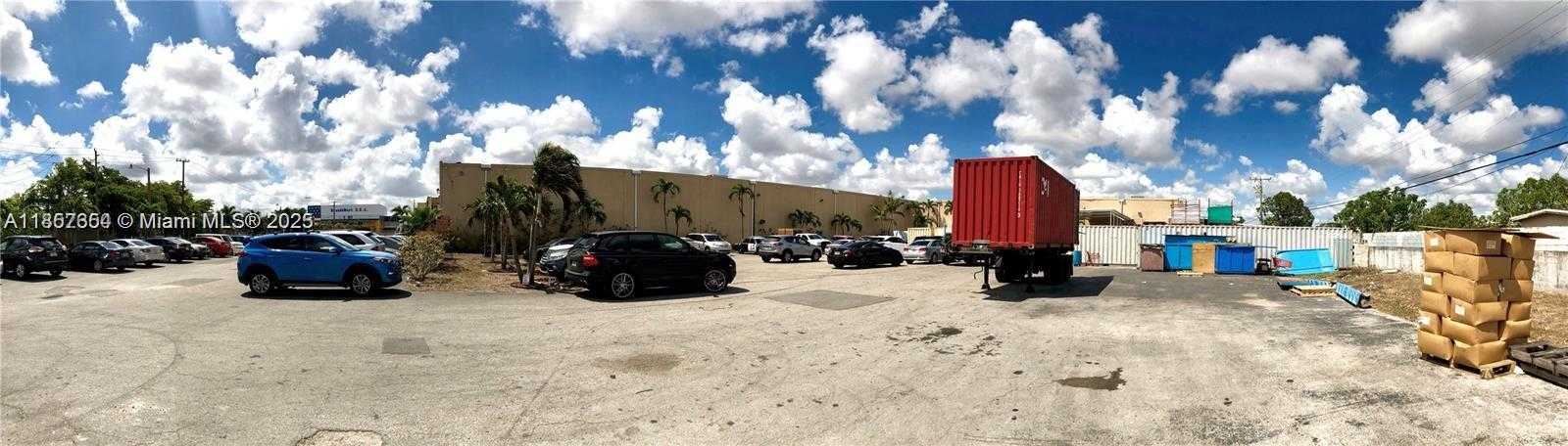 Small Image of 4401 NORTH WEST 167 ST, Miami Gardens Number 8