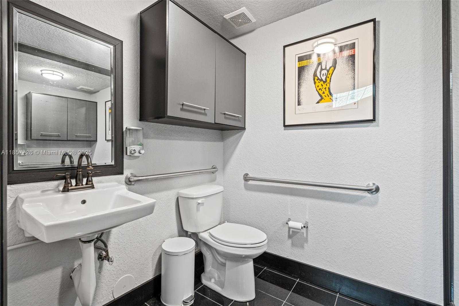 Small Image of 2937 RAVENSWOOD RD #9S, Dania Beach Number 15