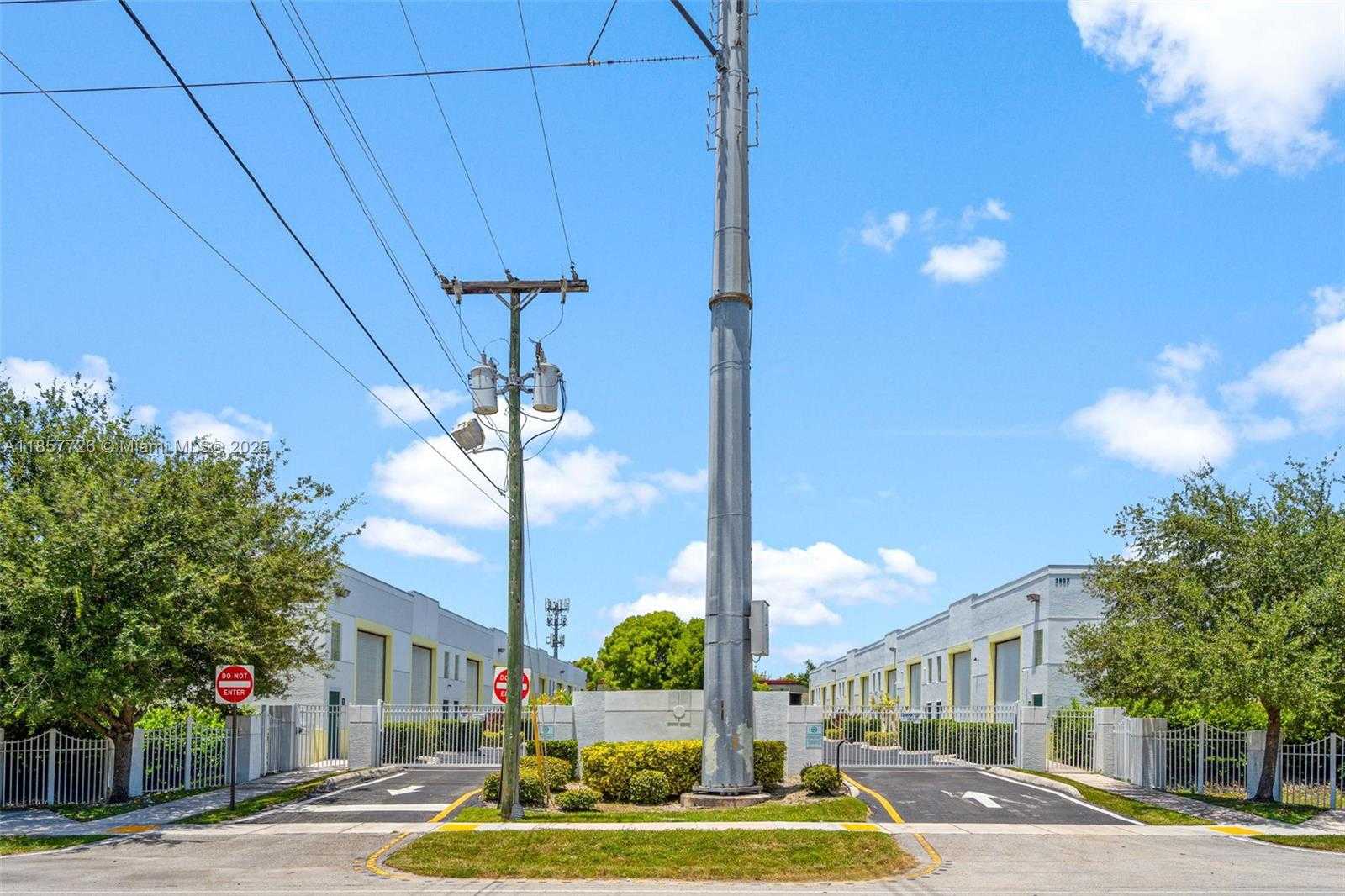 Small Image of 2937 RAVENSWOOD RD #9S, Dania Beach Number 20