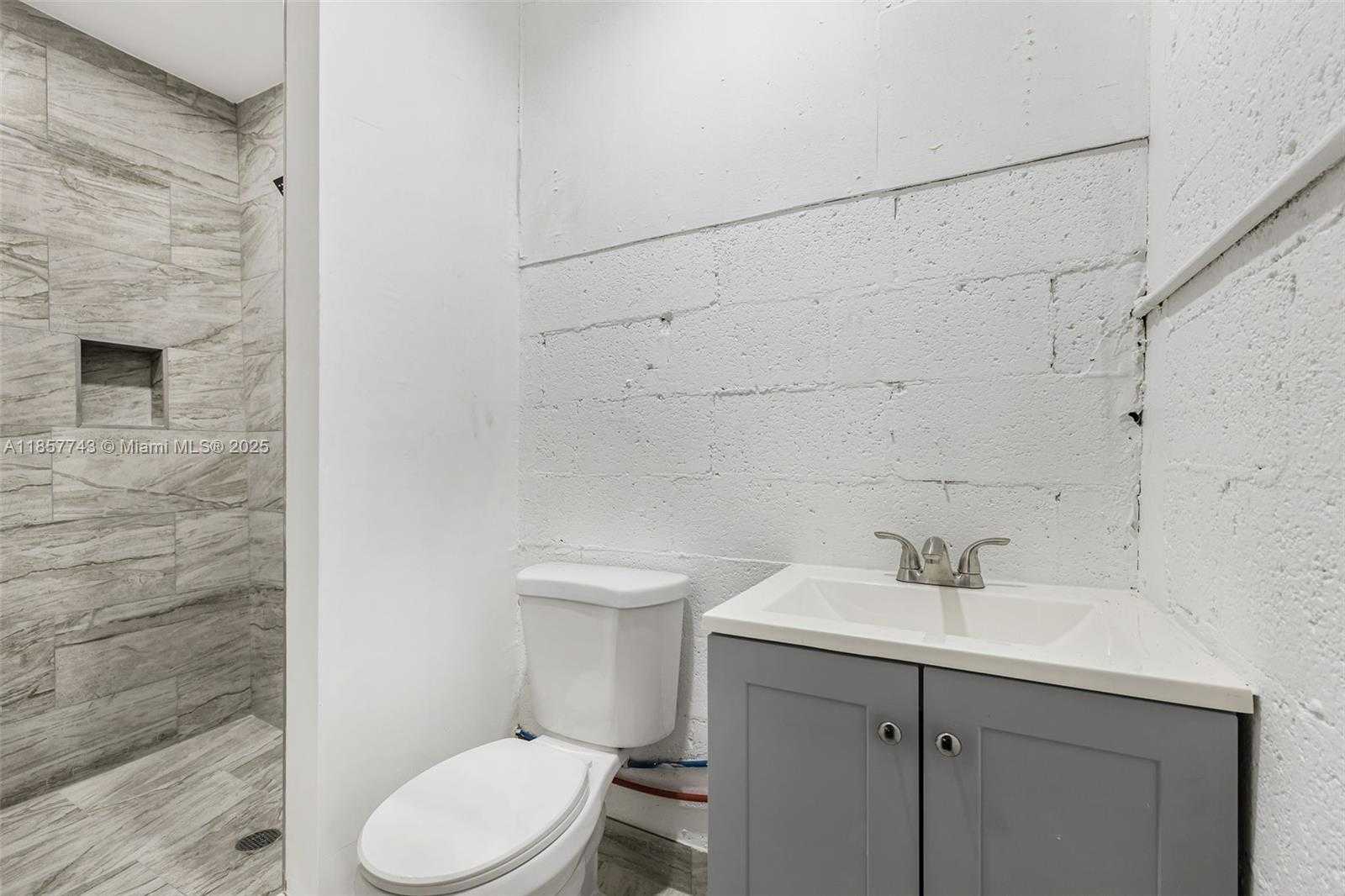 Small Image of 5801 MAYO ST, Hollywood Number 23