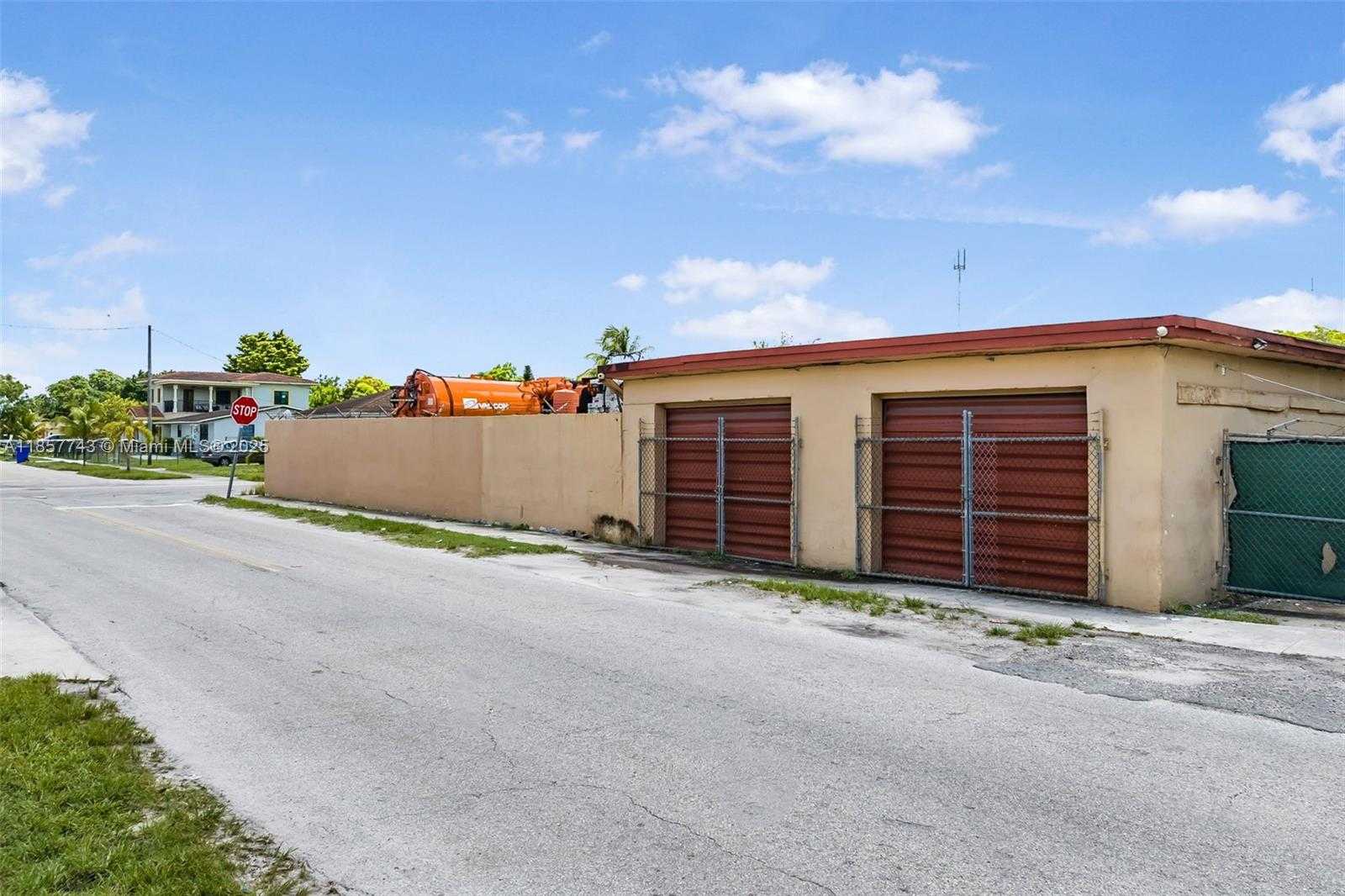 Small Image of 5801 MAYO ST, Hollywood Number 3