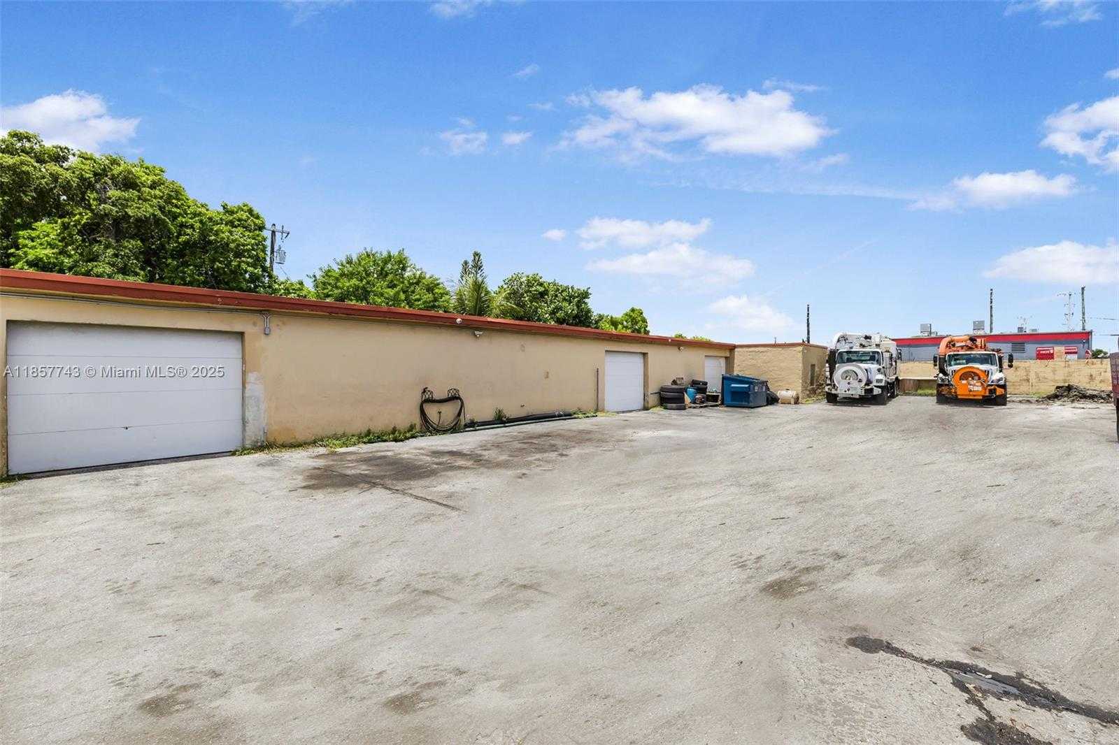 Small Image of 5801 MAYO ST, Hollywood Number 4