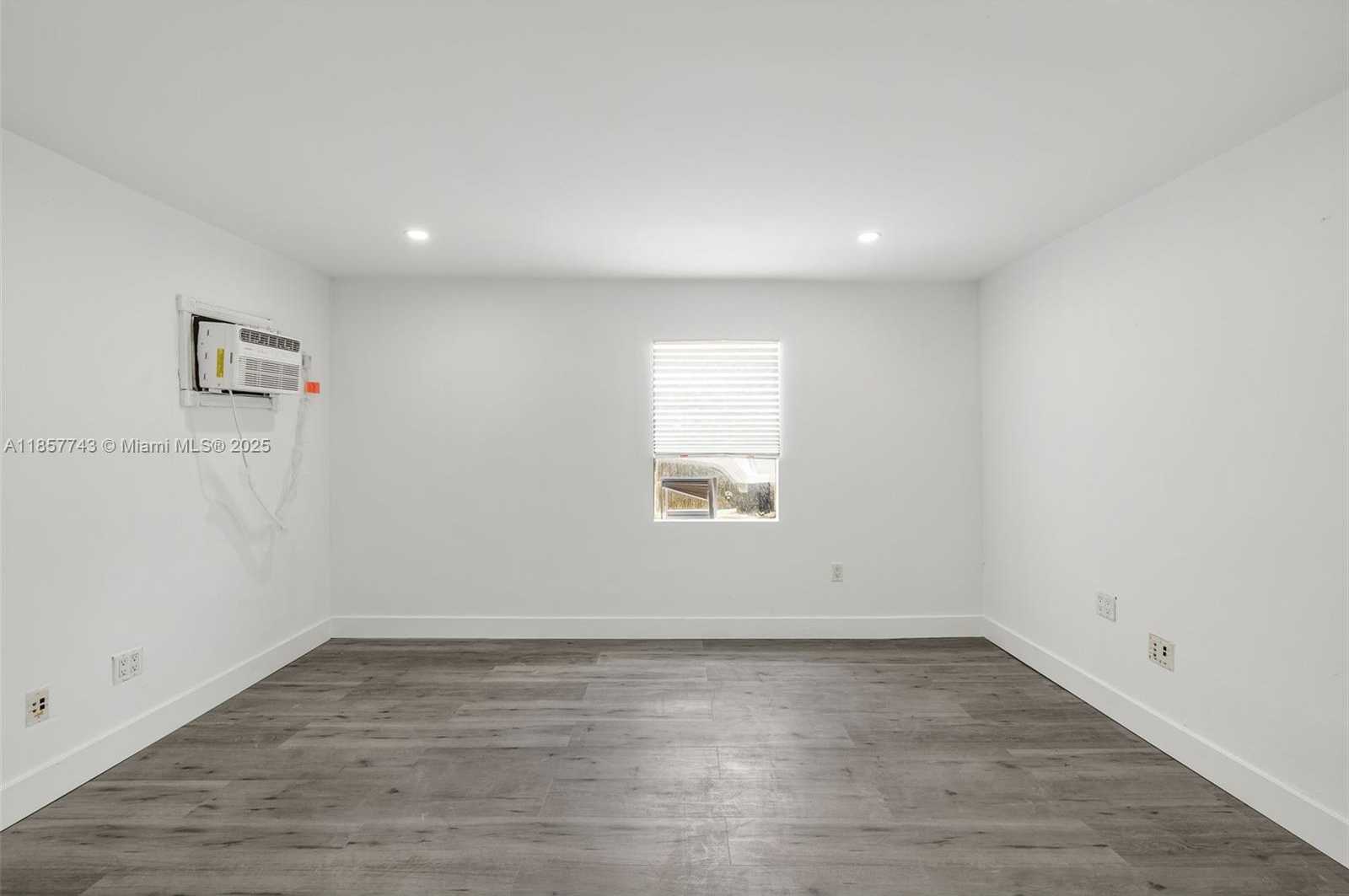 Small Image of 5801 MAYO ST, Hollywood Number 7
