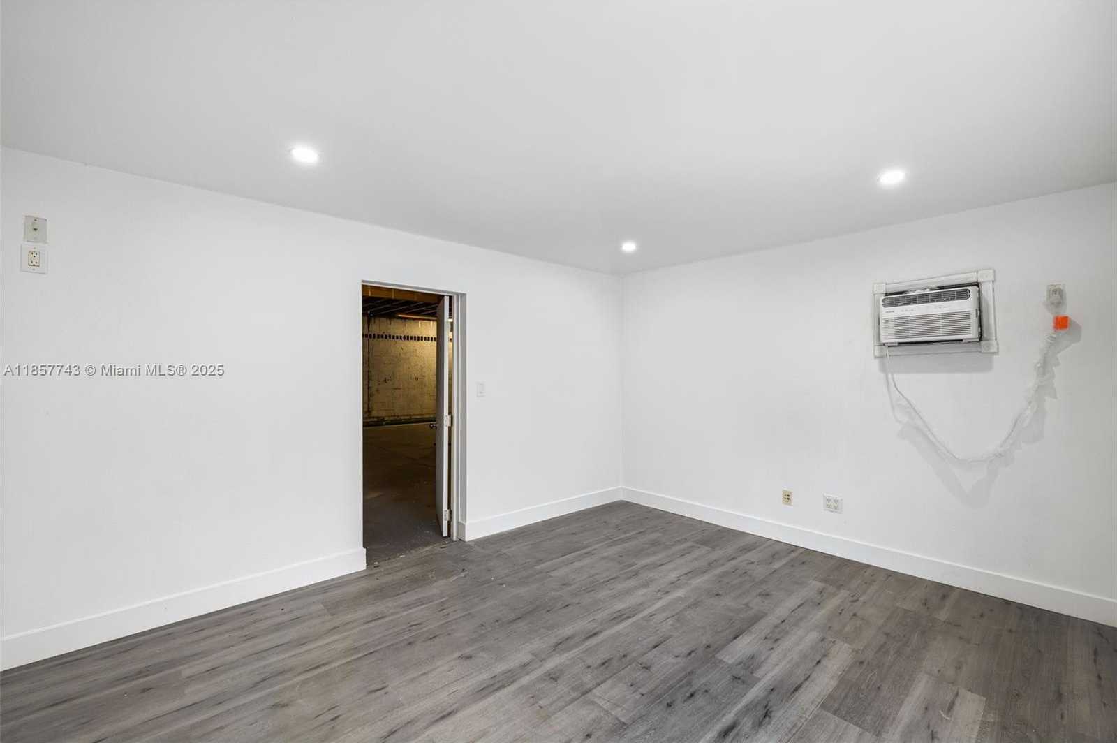 Small Image of 5801 MAYO ST, Hollywood Number 8