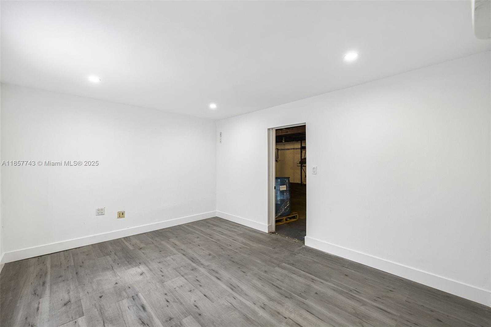 Small Image of 5801 MAYO ST, Hollywood Number 9