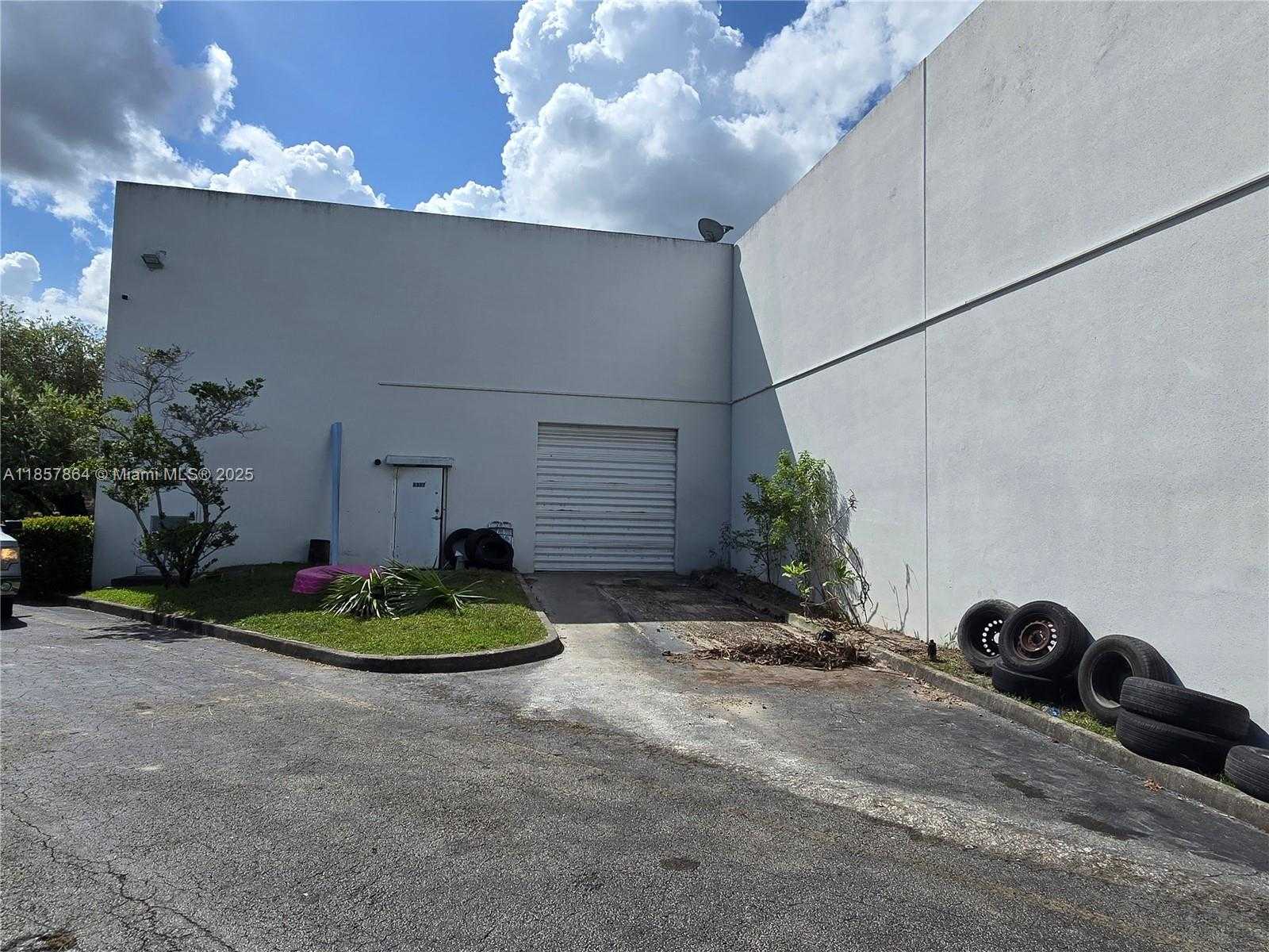 Small Image of 5377 NORTH HIATUS RD, Sunrise Number 3