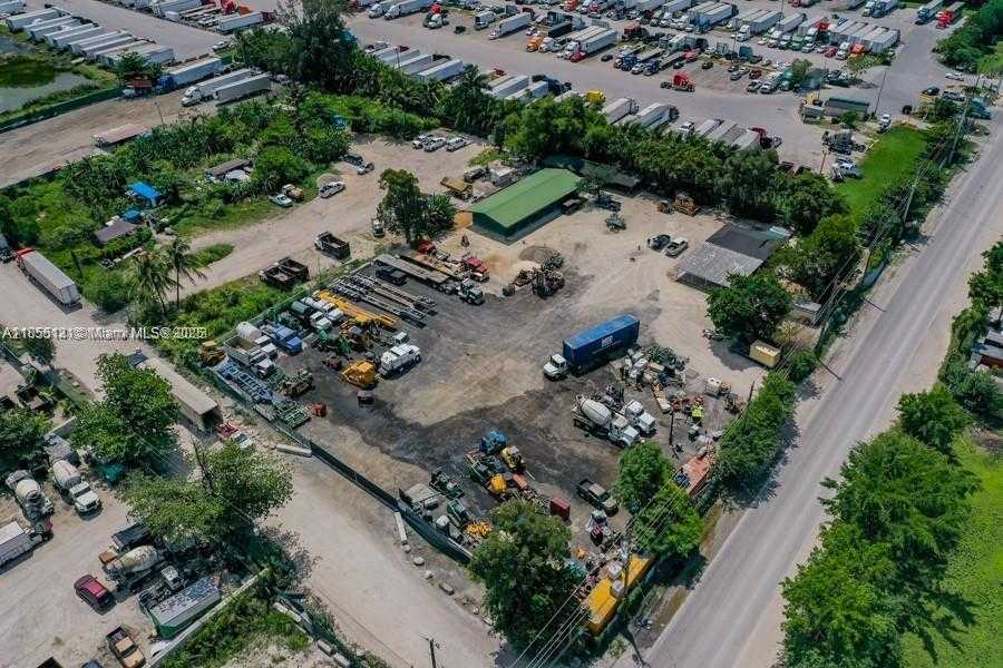 Small Image of 12160 NORTH WEST 157 ST, Miami Number 13