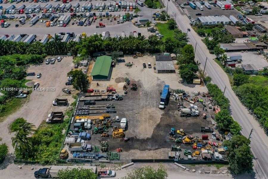 Small Image of 12160 NORTH WEST 157 ST, Miami Number 15