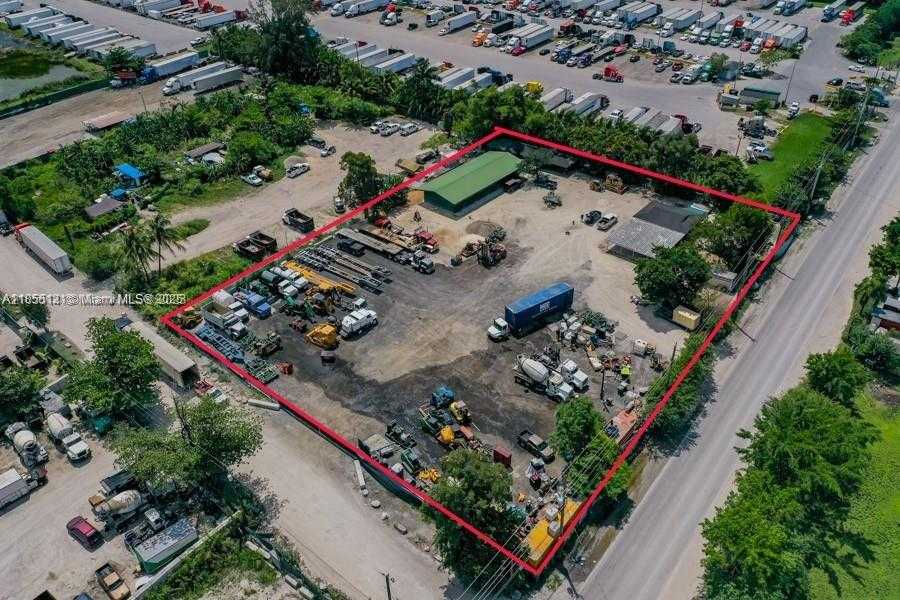 Small Image of 12160 NORTH WEST 157 ST, Miami Number 16