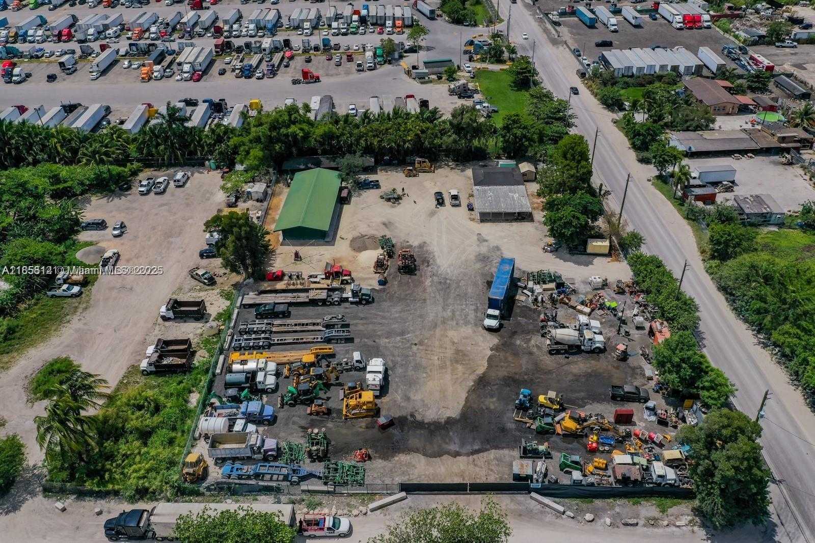 Small Image of 12160 NORTH WEST 157 ST, Miami Number 19