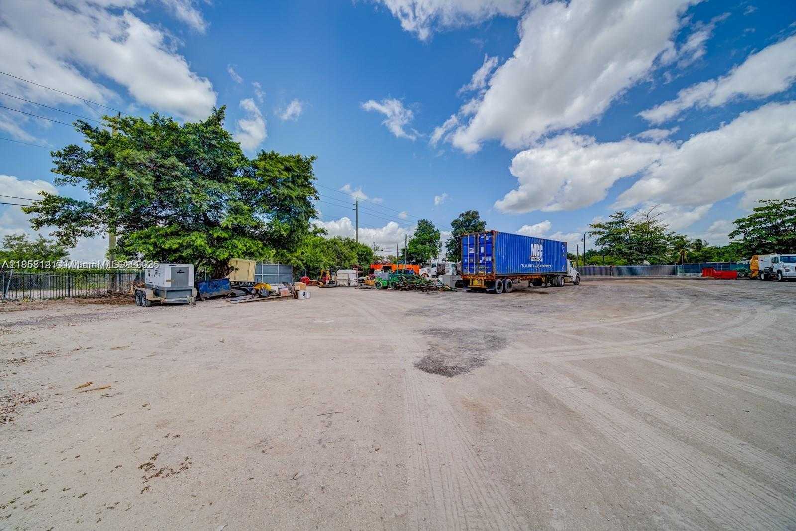 Small Image of 12160 NORTH WEST 157 ST, Miami Number 3
