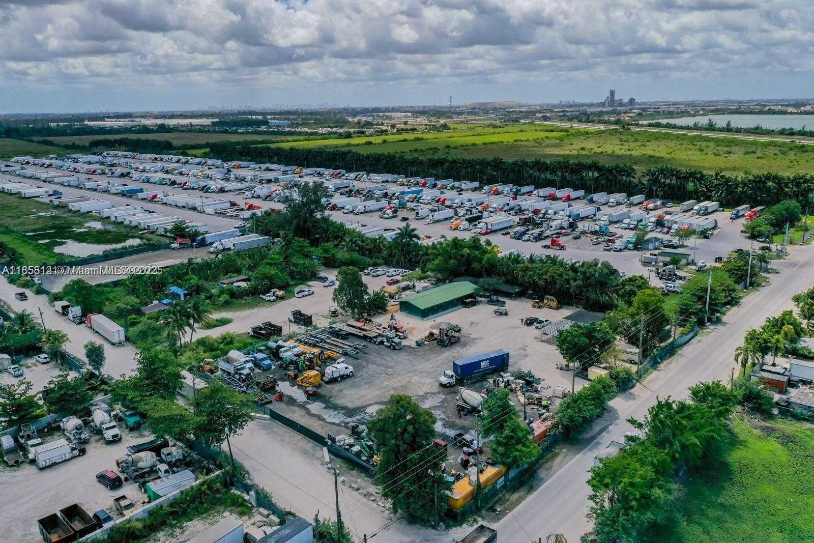 Small Image of 12160 NORTH WEST 157 ST, Miami Number 8