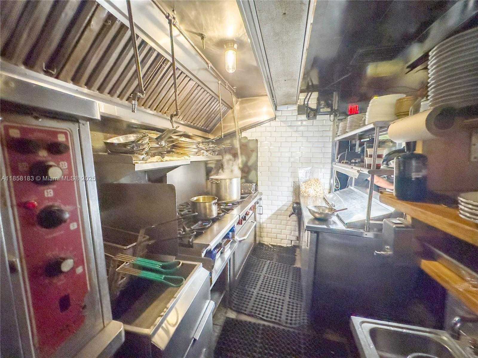 Small Image of 1410 20TH ST #1418, Miami Beach Number 14