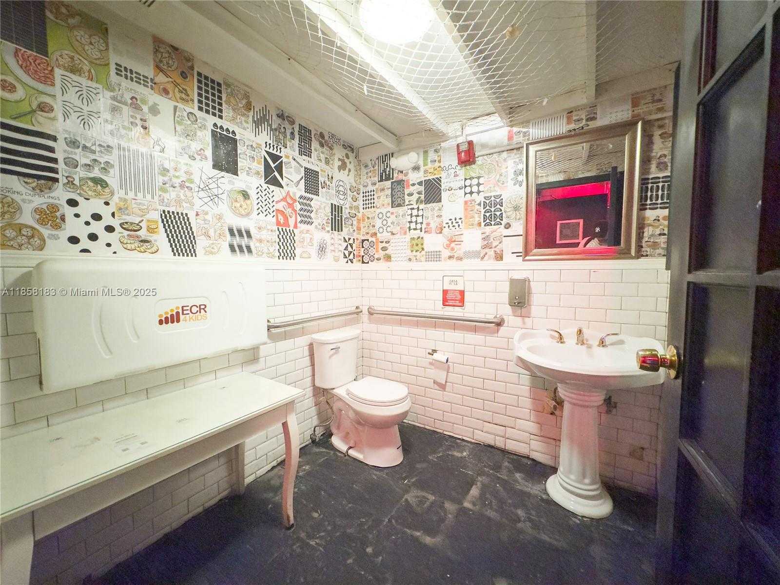Small Image of 1410 20TH ST #1418, Miami Beach Number 5