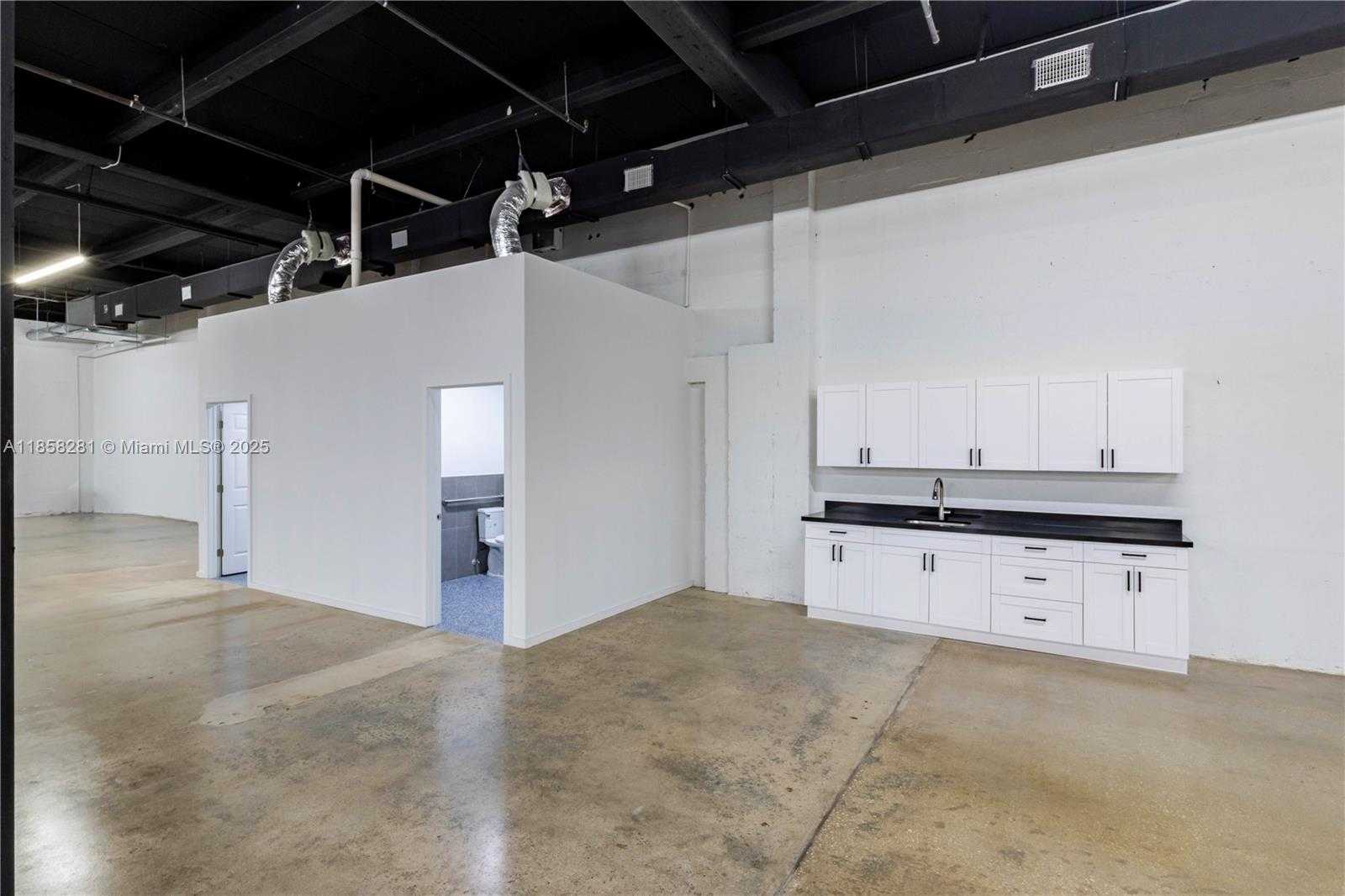 Small Image of 6890 NORTH EAST 4TH CT, Miami Number 12