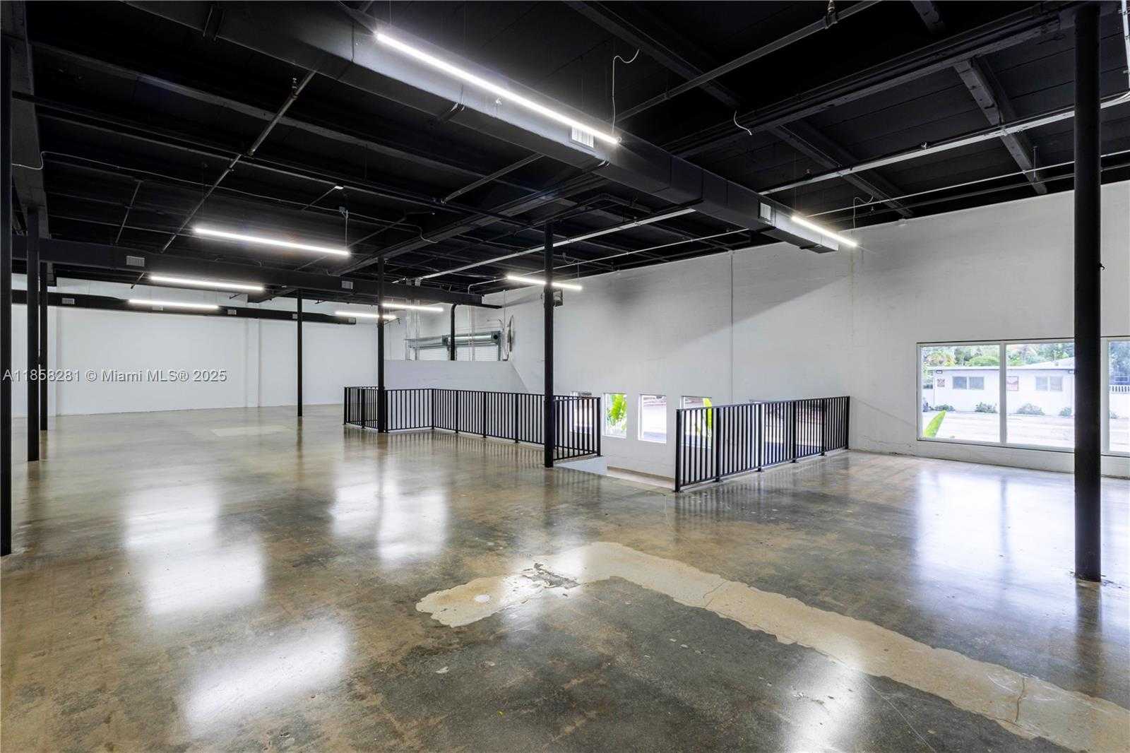 Small Image of 6890 NORTH EAST 4TH CT, Miami Number 5