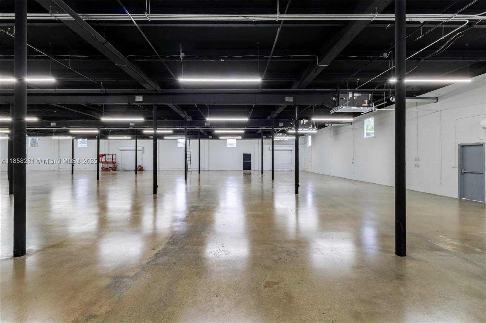 Small Image of 6890 NORTH EAST 4TH CT, Miami Number 8