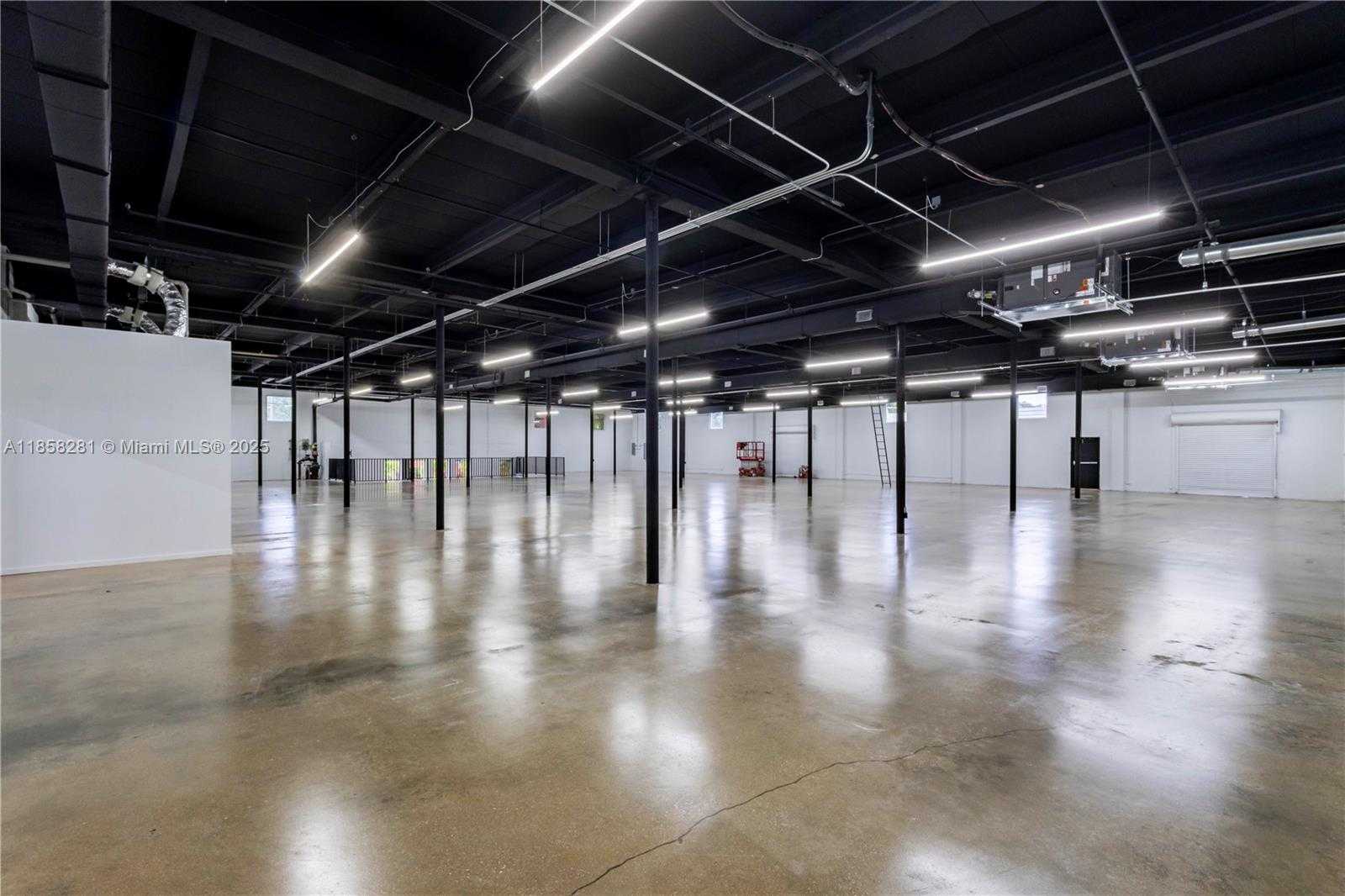 Small Image of 6890 NORTH EAST 4TH CT, Miami Number 9