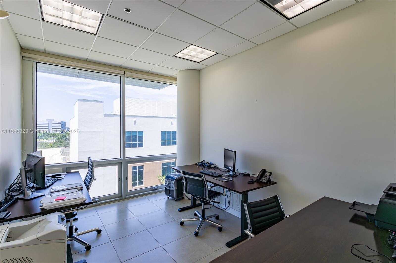 Small Image of 20900 NORTH EAST 30TH AVE #401, Aventura Number 3