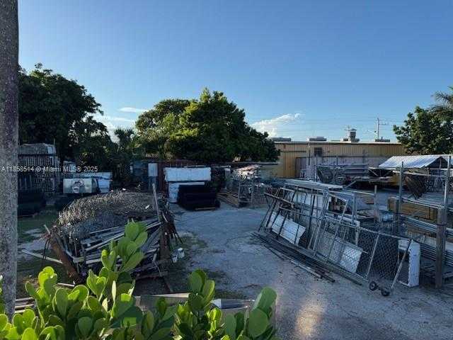 Small Image of 318 NE 1st Rd, Homestead, FL 33030, USA Number 4