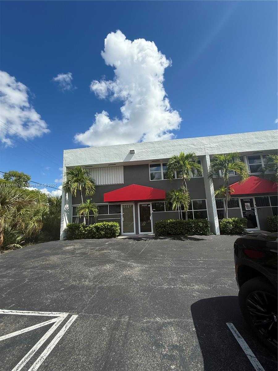 Small Image of 13325 SOUTH WEST 124TH ST, Miami Number 2