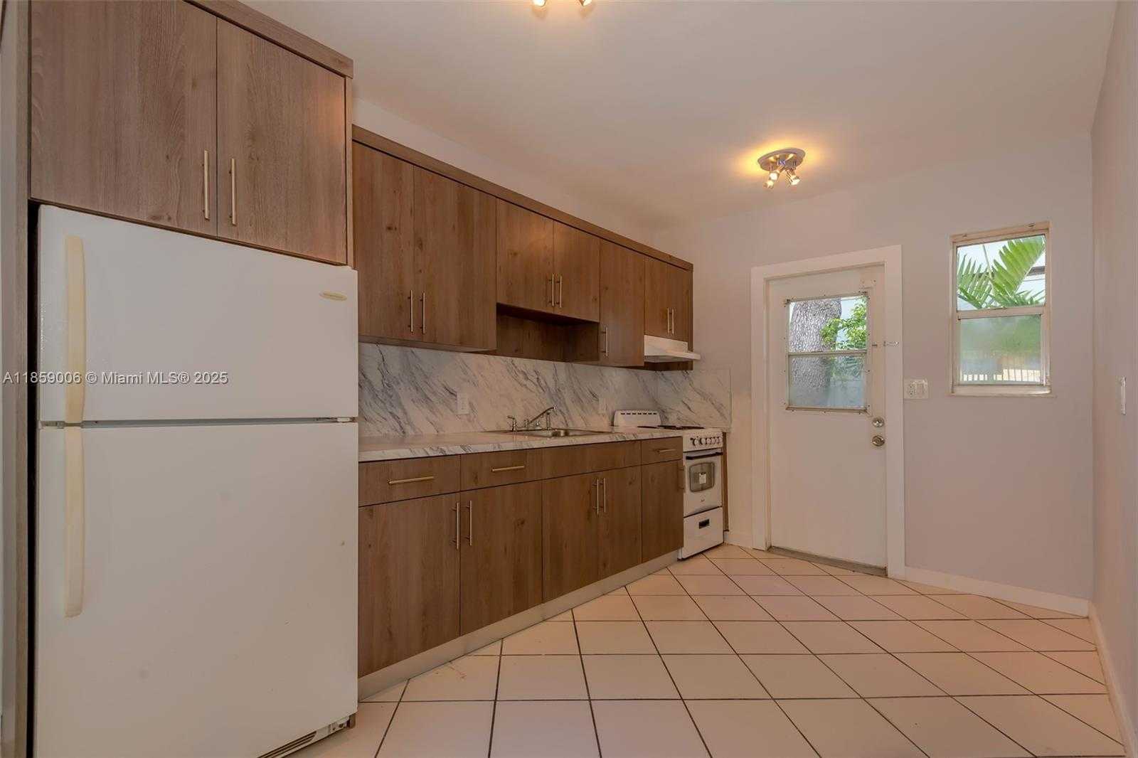Small Image of 2825 SOUTH WEST 3RD AVE, Miami Number 4
