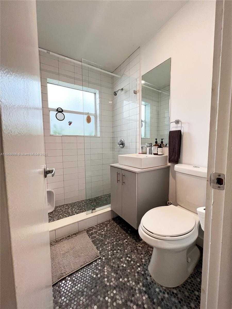 Small Image of 2825 SOUTH WEST 3RD AVE, Miami Number 6