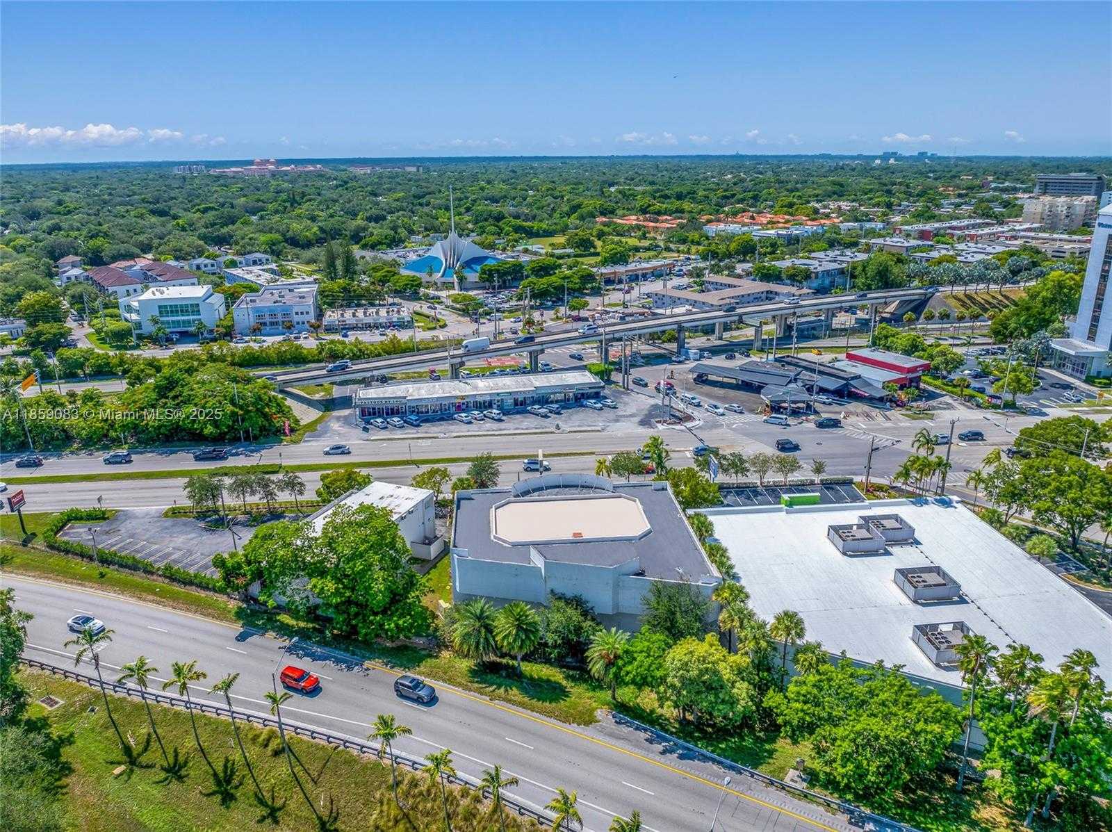 Small Image of 9855 SOUTH DIXIE HWY, Pinecrest Number 12