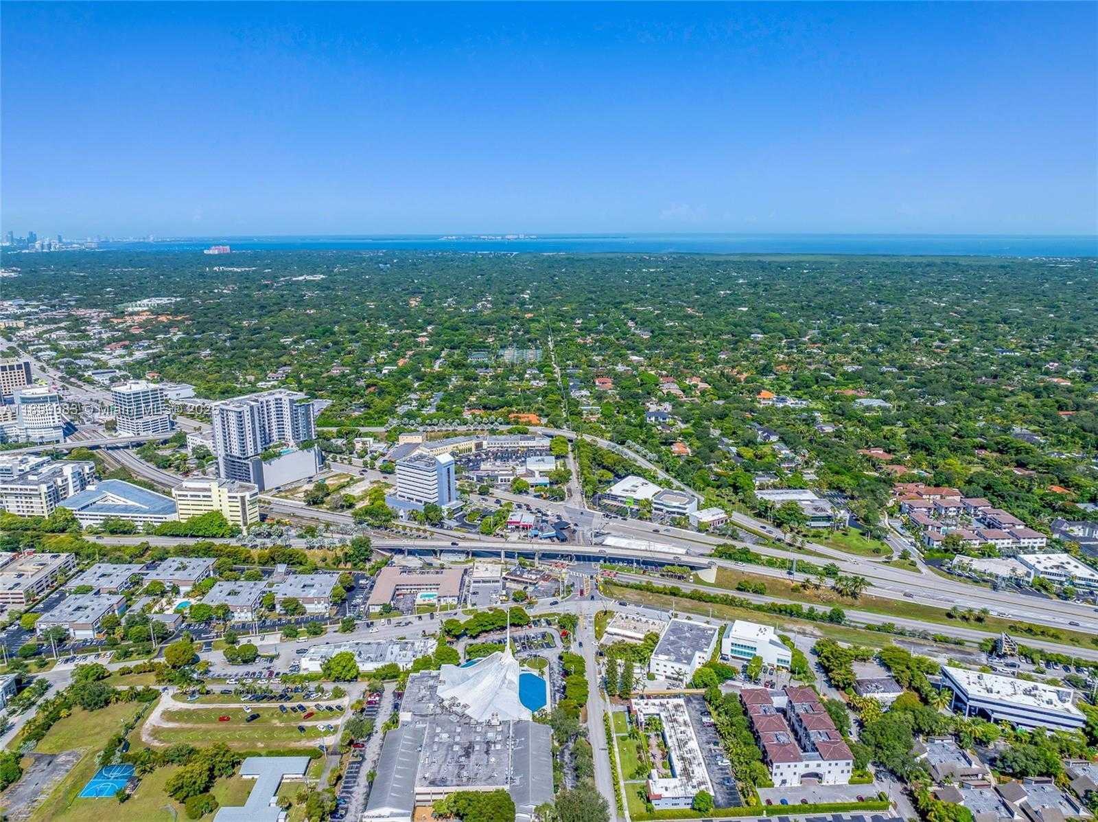 Small Image of 9855 SOUTH DIXIE HWY, Pinecrest Number 20