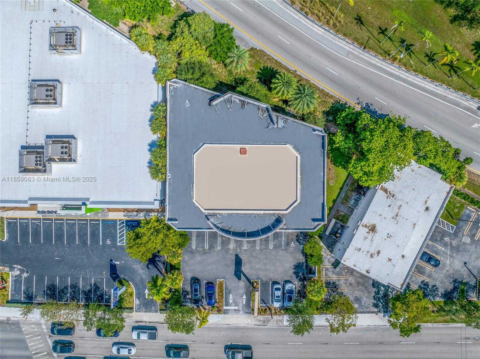 Small Image of 9855 SOUTH DIXIE HWY, Pinecrest Number 21