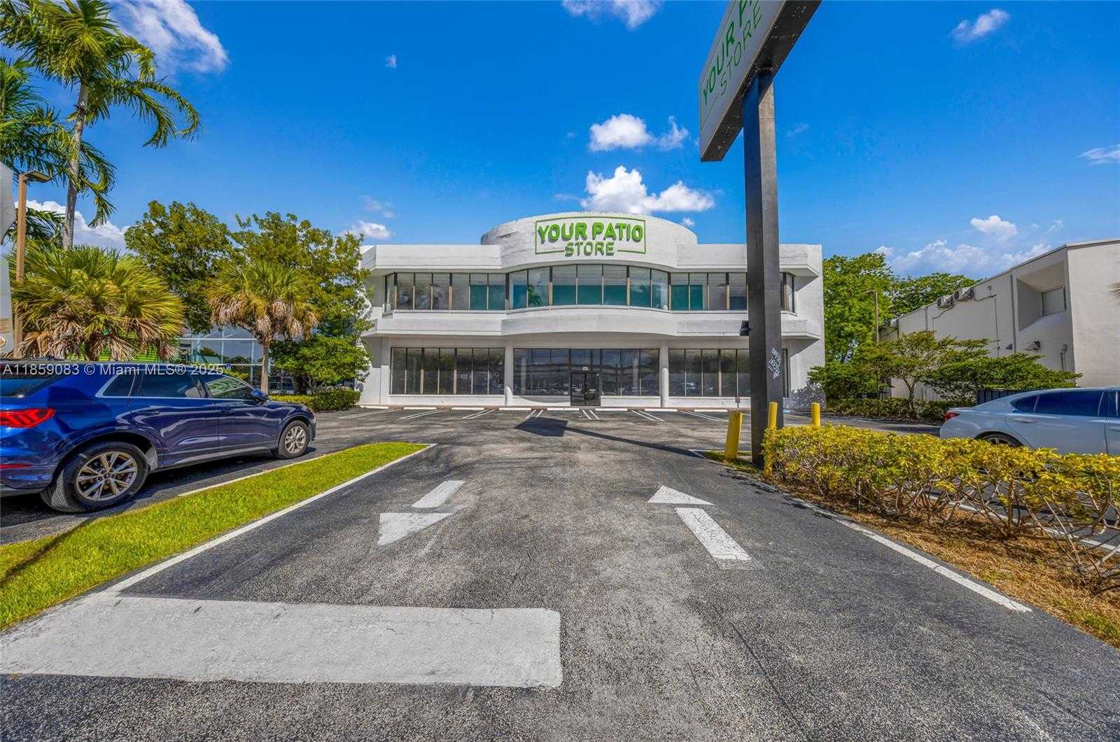 Small Image of 9855 SOUTH DIXIE HWY, Pinecrest Number 22