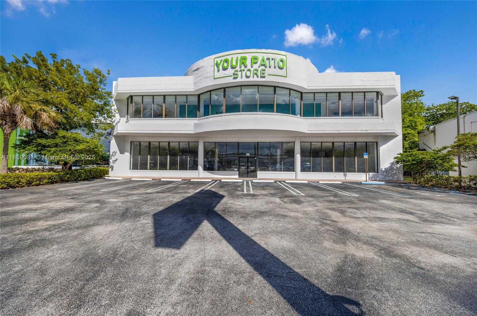 Small Image of 9855 SOUTH DIXIE HWY, Pinecrest Number 23