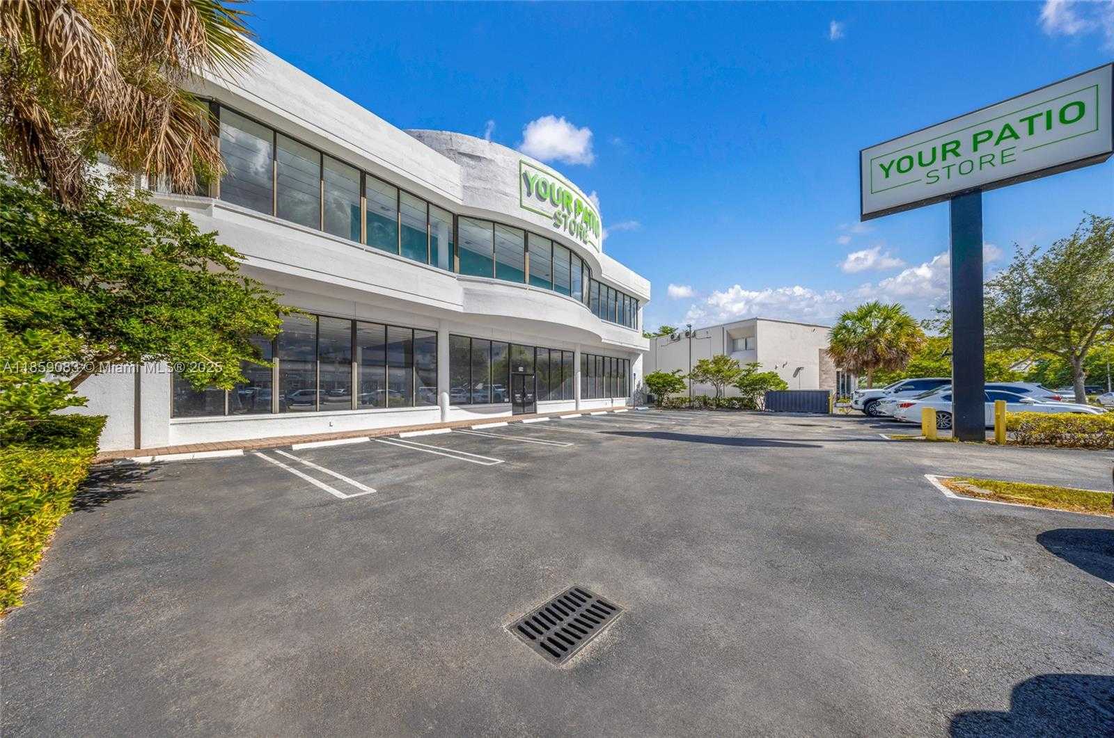 Small Image of 9855 SOUTH DIXIE HWY, Pinecrest Number 25