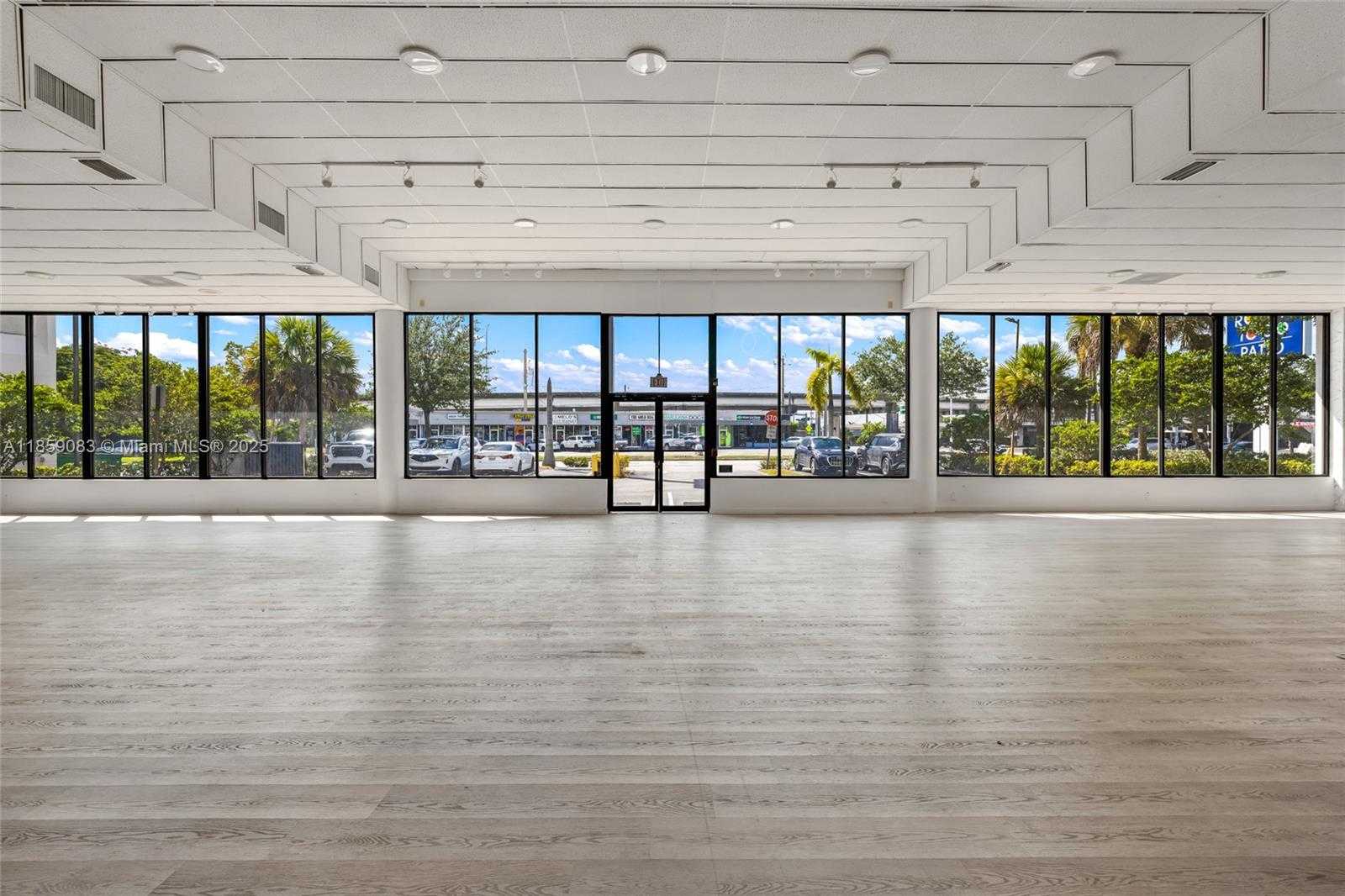 Small Image of 9855 SOUTH DIXIE HWY, Pinecrest Number 27