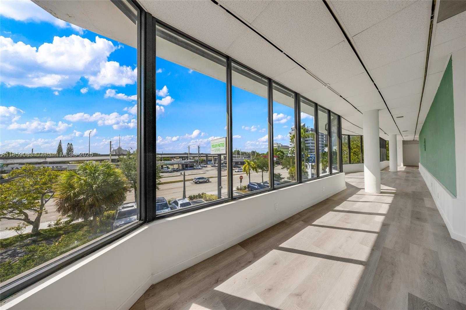 Small Image of 9855 SOUTH DIXIE HWY, Pinecrest Number 28