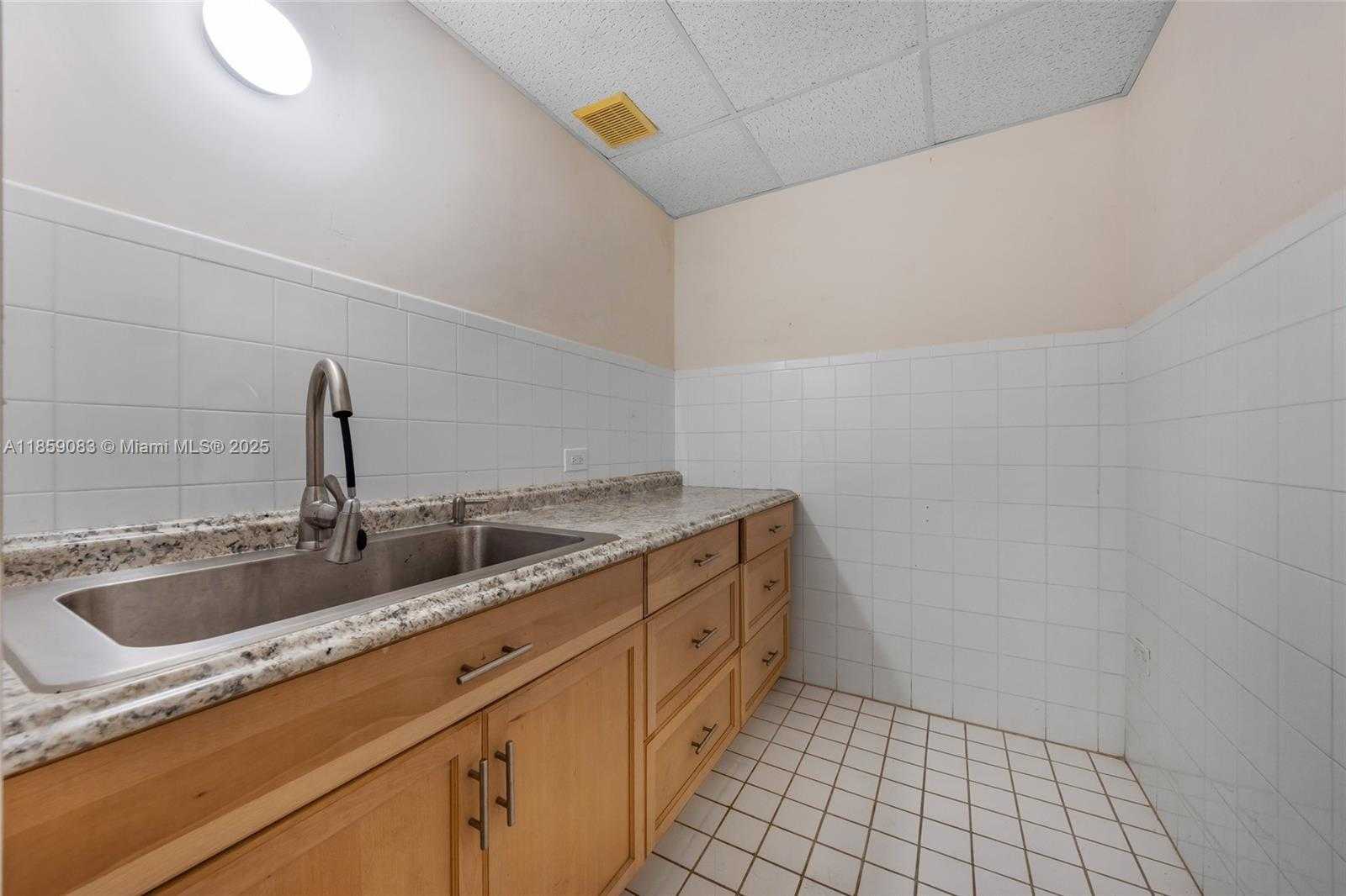 Small Image of 9855 SOUTH DIXIE HWY, Pinecrest Number 56
