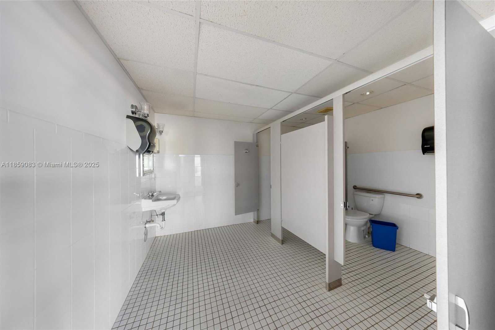 Small Image of 9855 SOUTH DIXIE HWY, Pinecrest Number 57