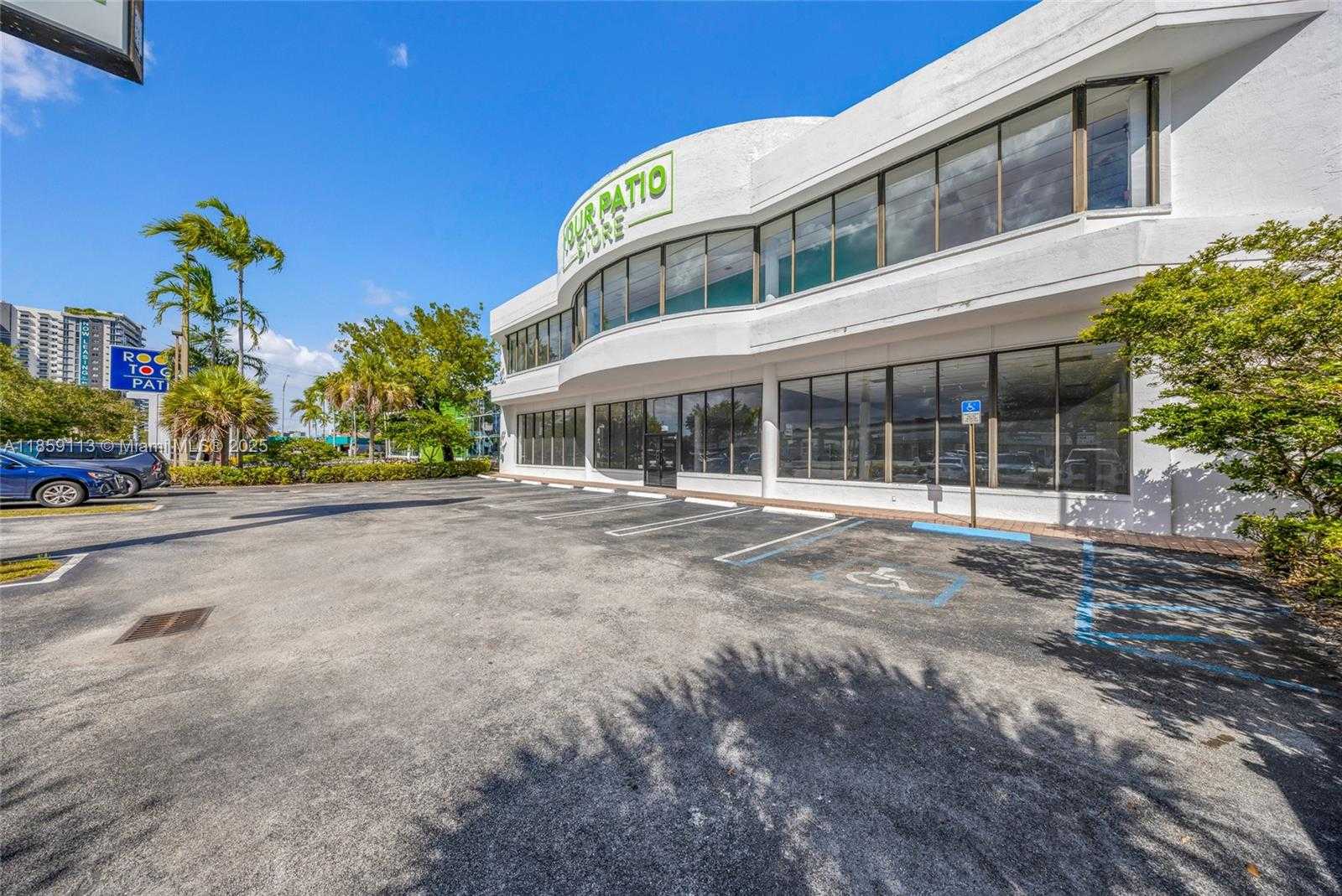 Small Image of 9855 SOUTH DIXIE HWY, Pinecrest Number 24