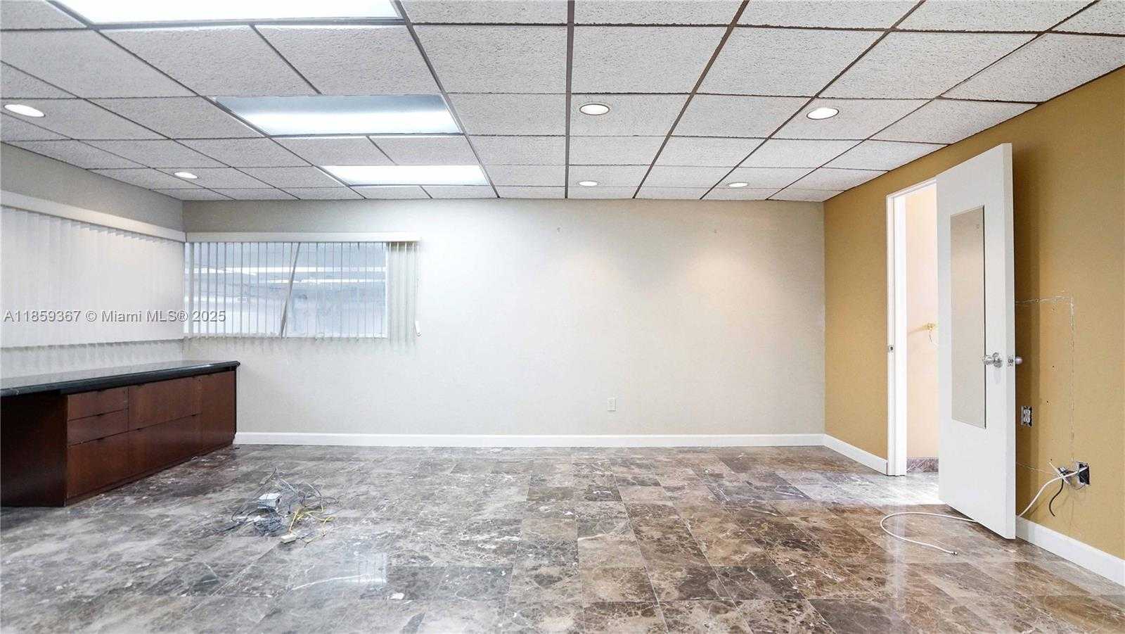 Small Image of 6840 SOUTH WEST 81ST TER, Miami Number 5