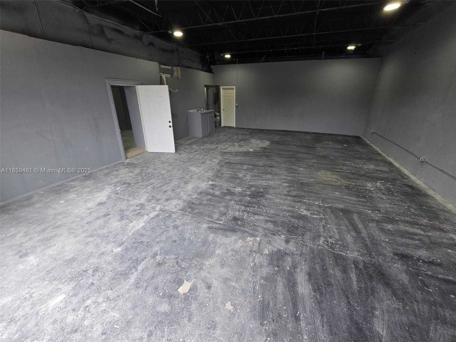 Small Image of 1128 NORTH FEDERAL HWY, Hollywood Number 3