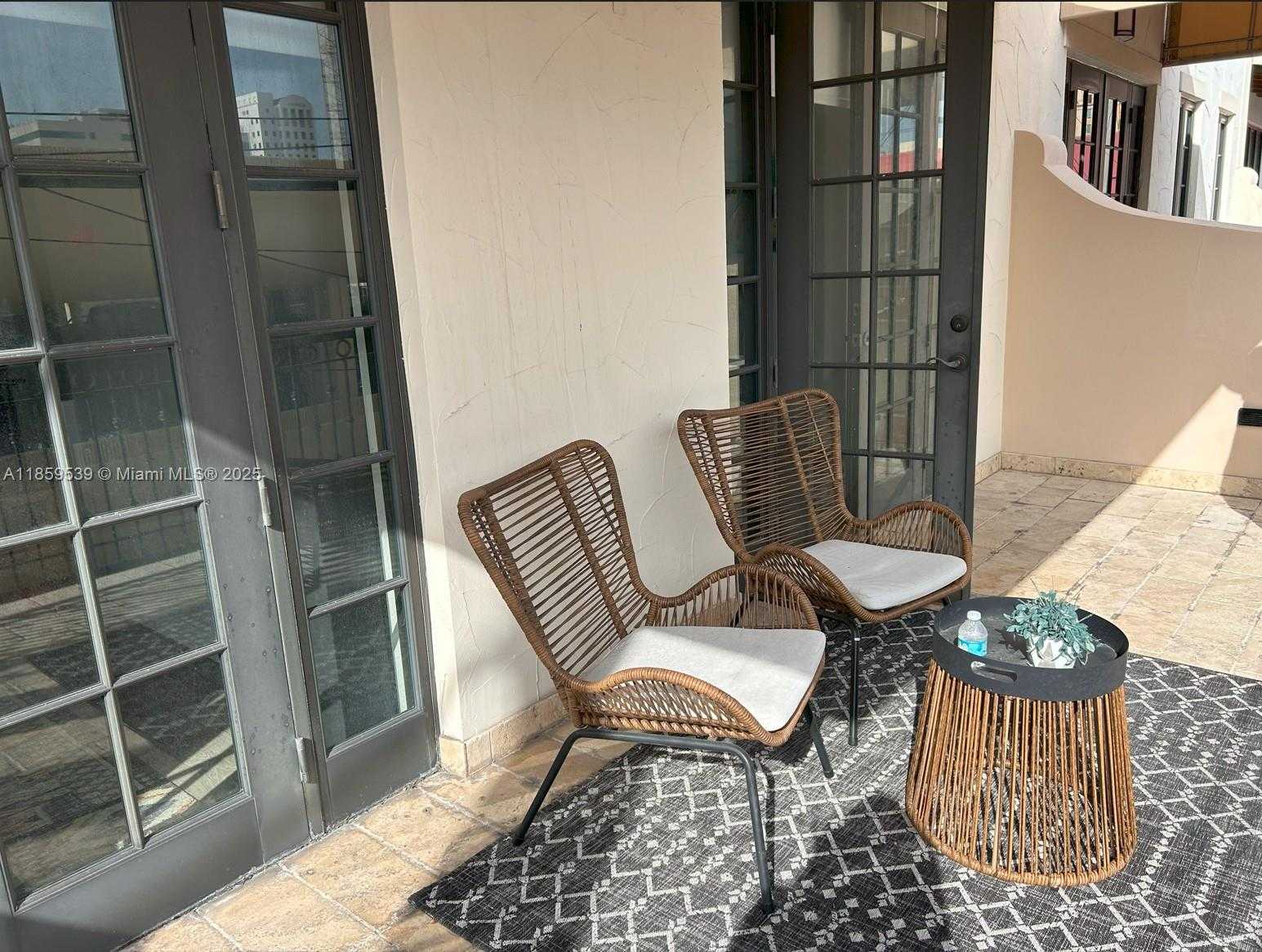 Small Image of 320 MIRACLE MILE #203, Coral Gables Number 4