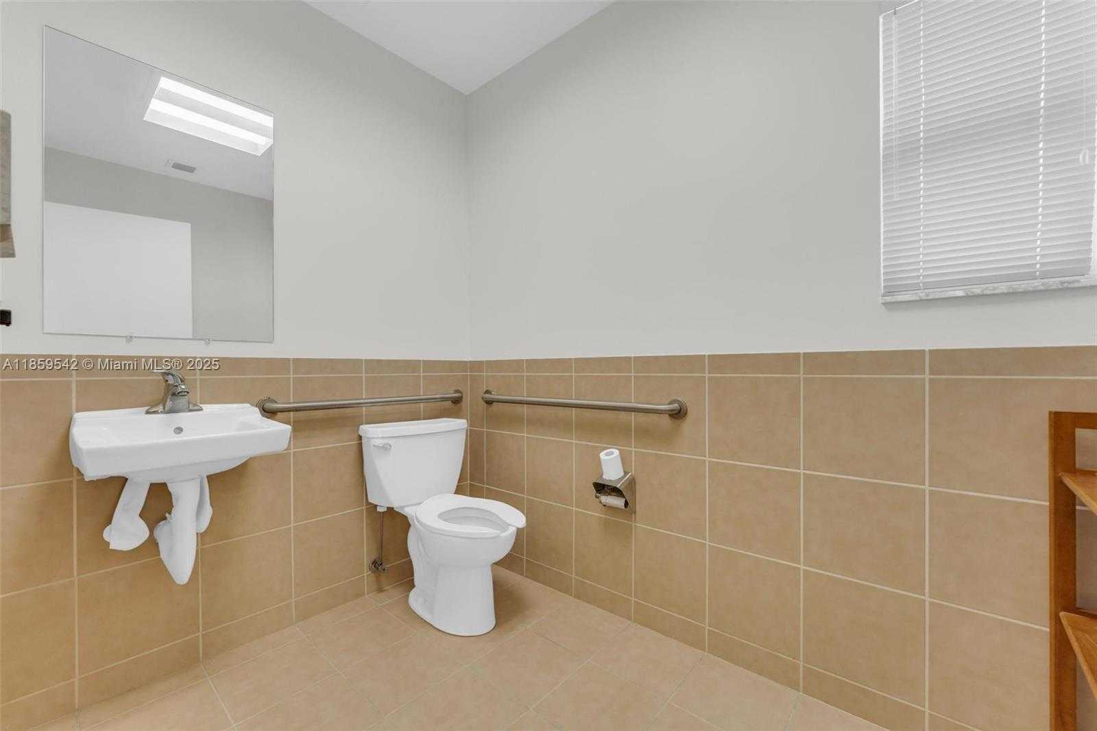 Small Image of 124 NORTH SWINTON AVE #A, Delray Beach Number 20