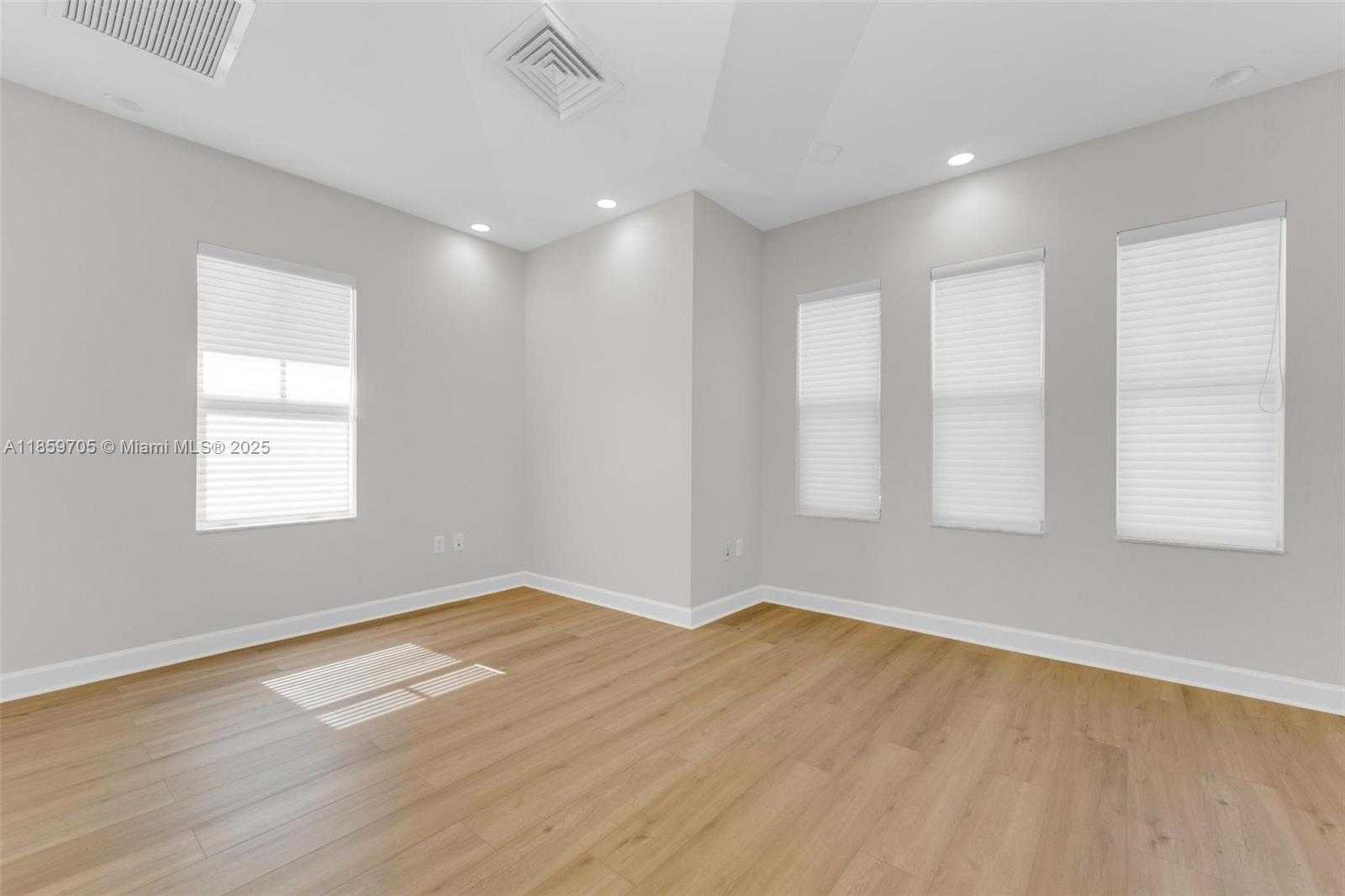 Small Image of 124 NORTH SWINTON AVE #B, Delray Beach Number 10
